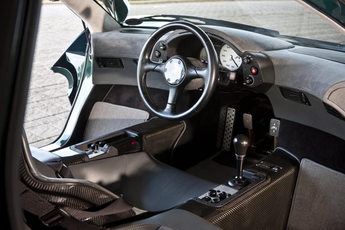 MCLAREN f1 LM салон