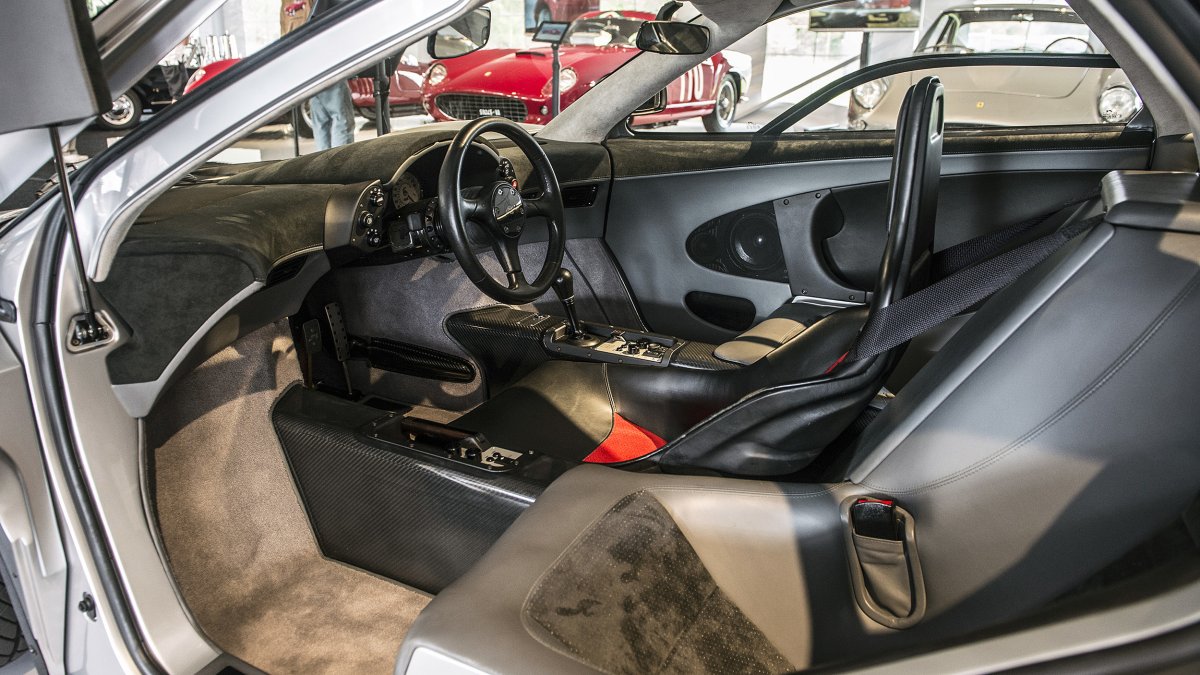 MCLAREN f1 LM салон
