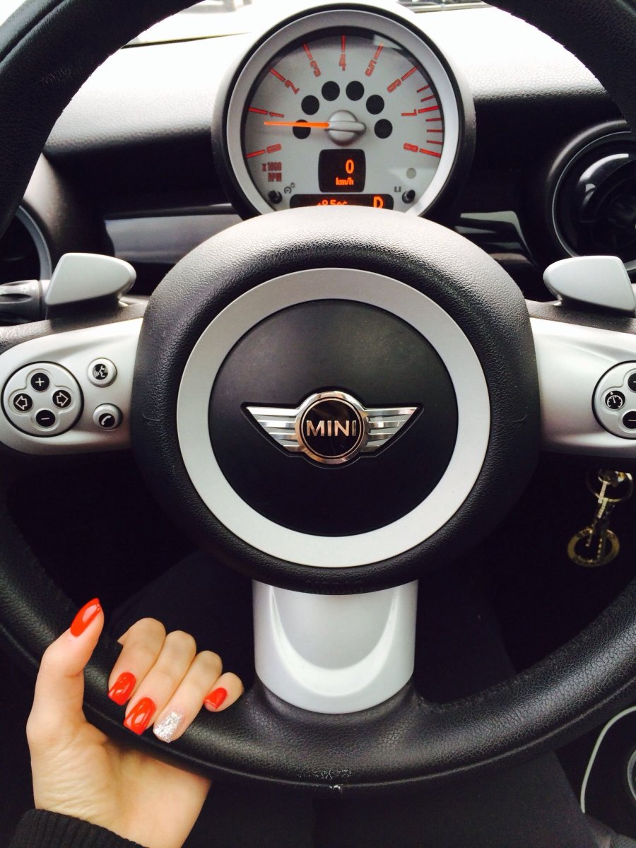 Mini Cooper за рулем