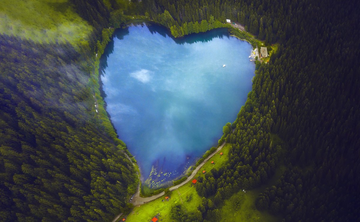 Самое красивое озеро в мире в форме сердца
