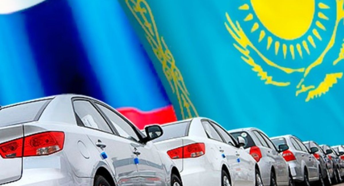 Автомобиль с казахским флагом