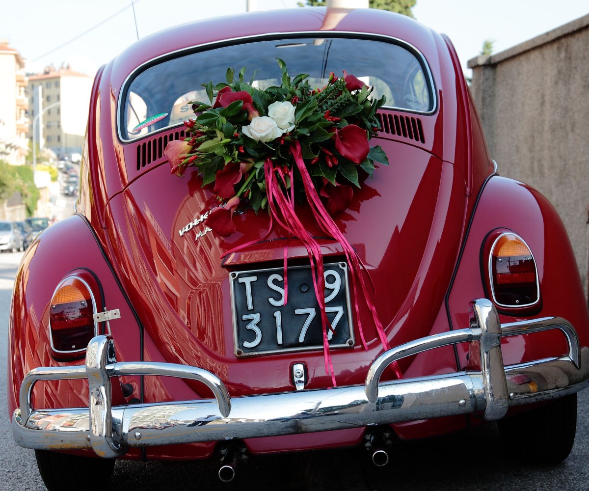Красная Свадебная машина