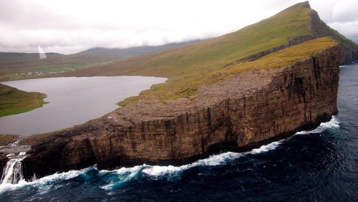 Фарерские острова озеро Сорвагсватн