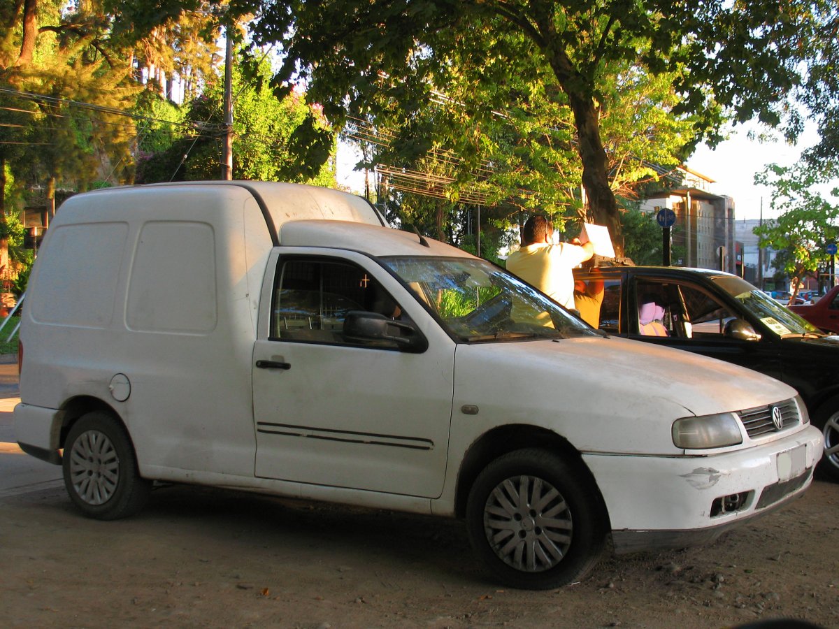 Volkswagen Caddy 2003 год