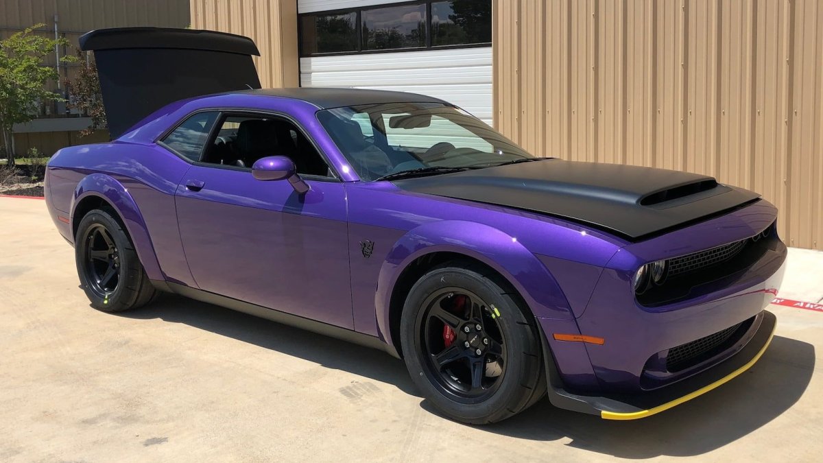 Dodge Challenger srt Demon фиолетовый