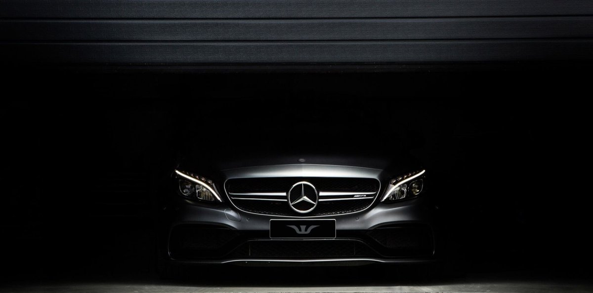 Mercedes c205 AMG черный фон