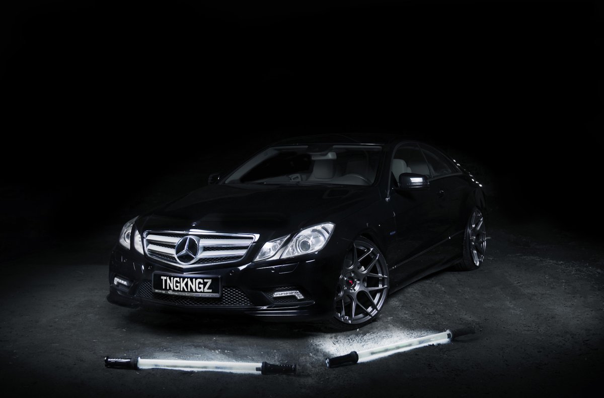 Mercedes w212 Black background
