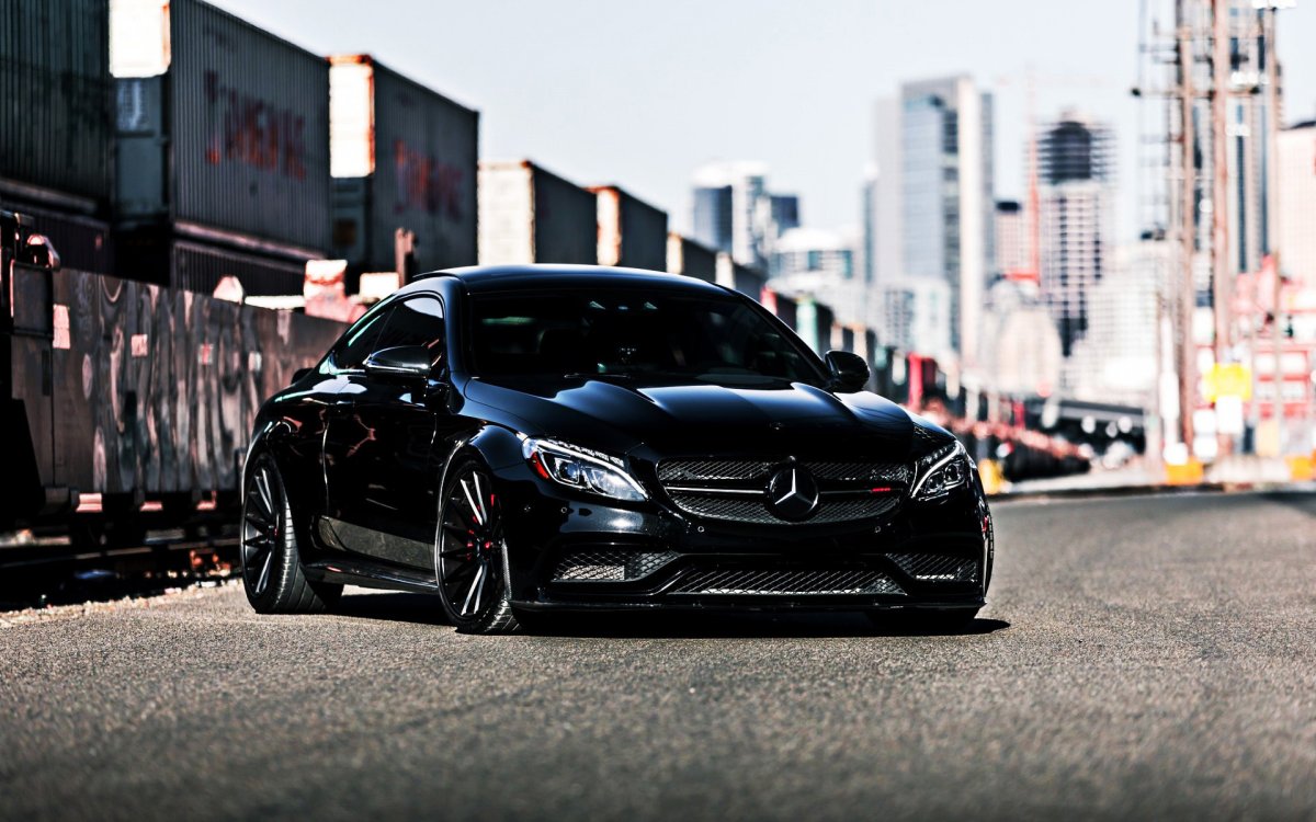 Мерседес-Бенц AMG 63 черный