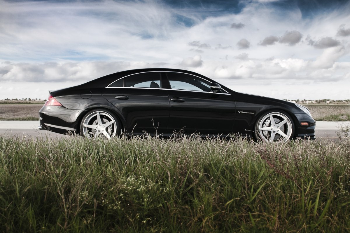 Black Mercedes Benz CLS 219