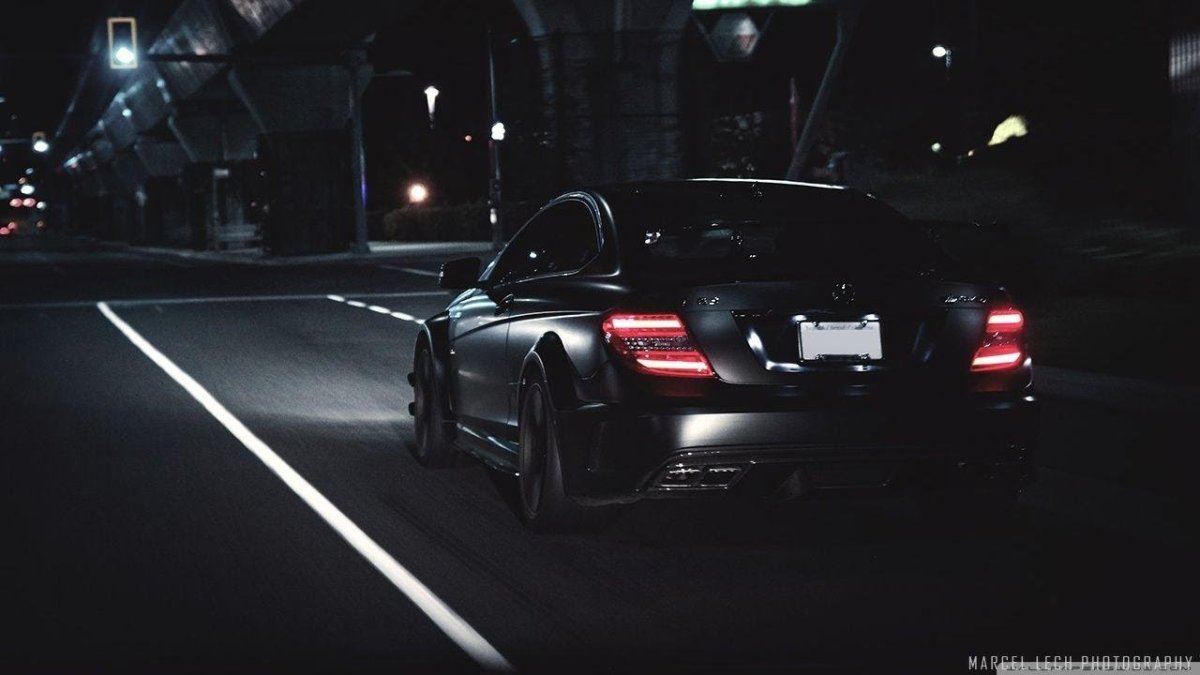 Мерседес c63 AMG В темноте