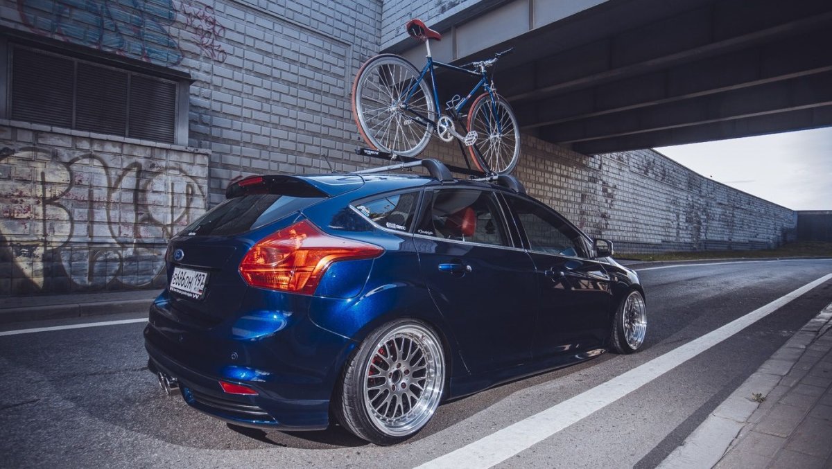 Ford Focus 2 хэтчбек stance