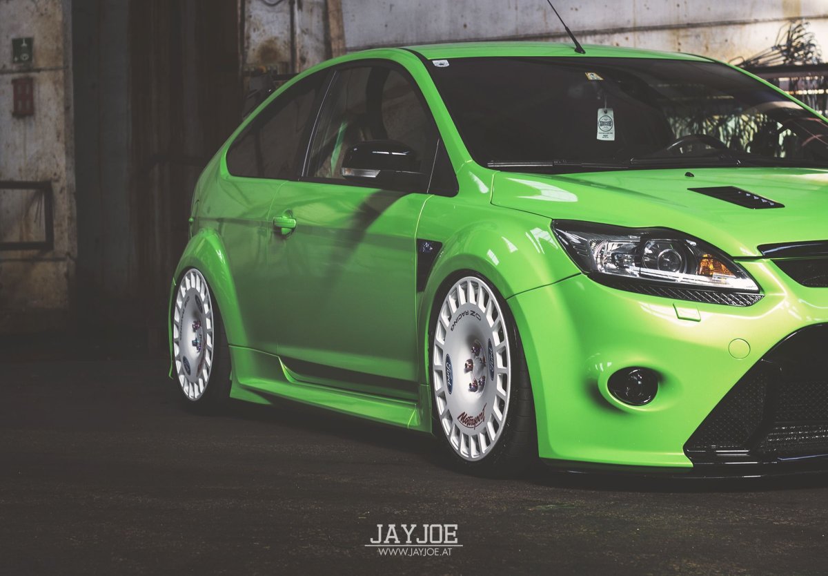 Ford Focus 2 RS stance