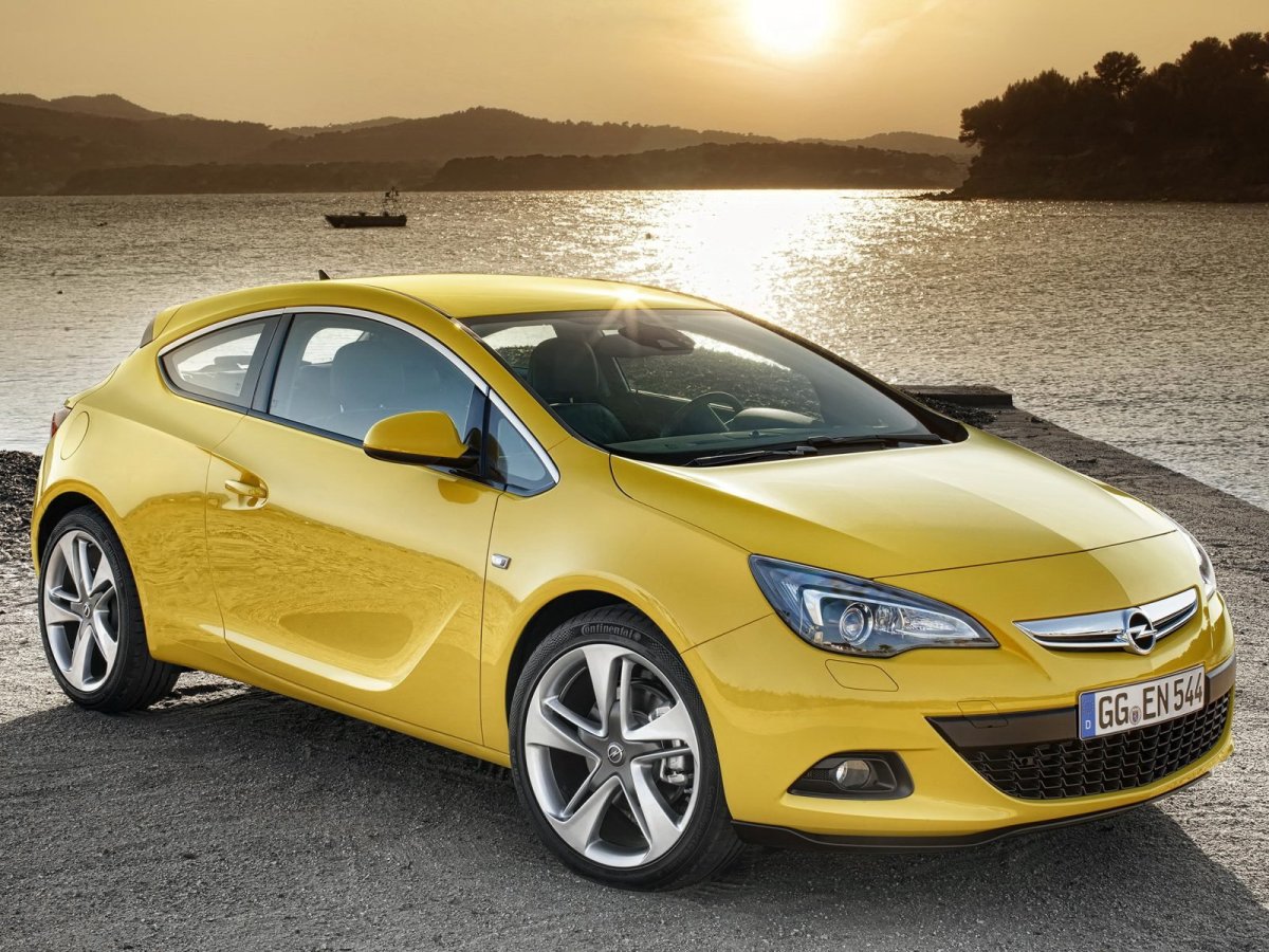 Opel Astra GTC 2013