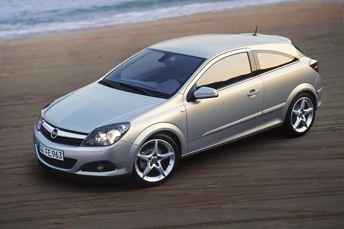Opel Astra GTC 2010
