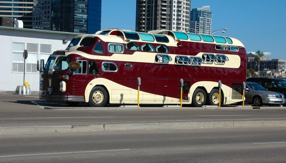 Автобус туристический необычный