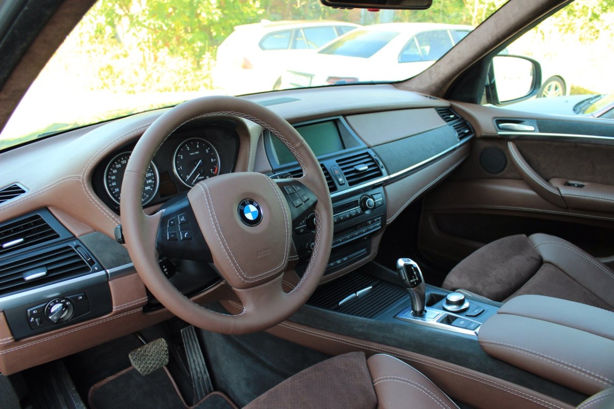 БМВ е70 салон