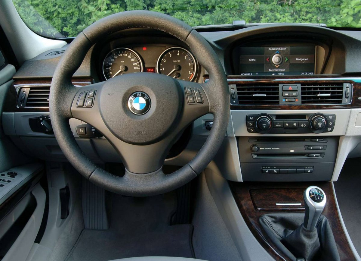 BMW 525i салон