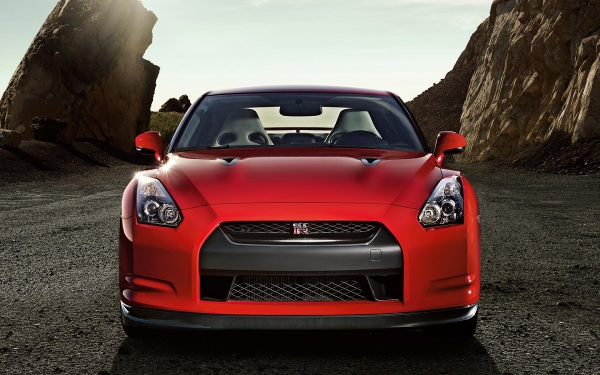 Nissan GTR r35 спереди