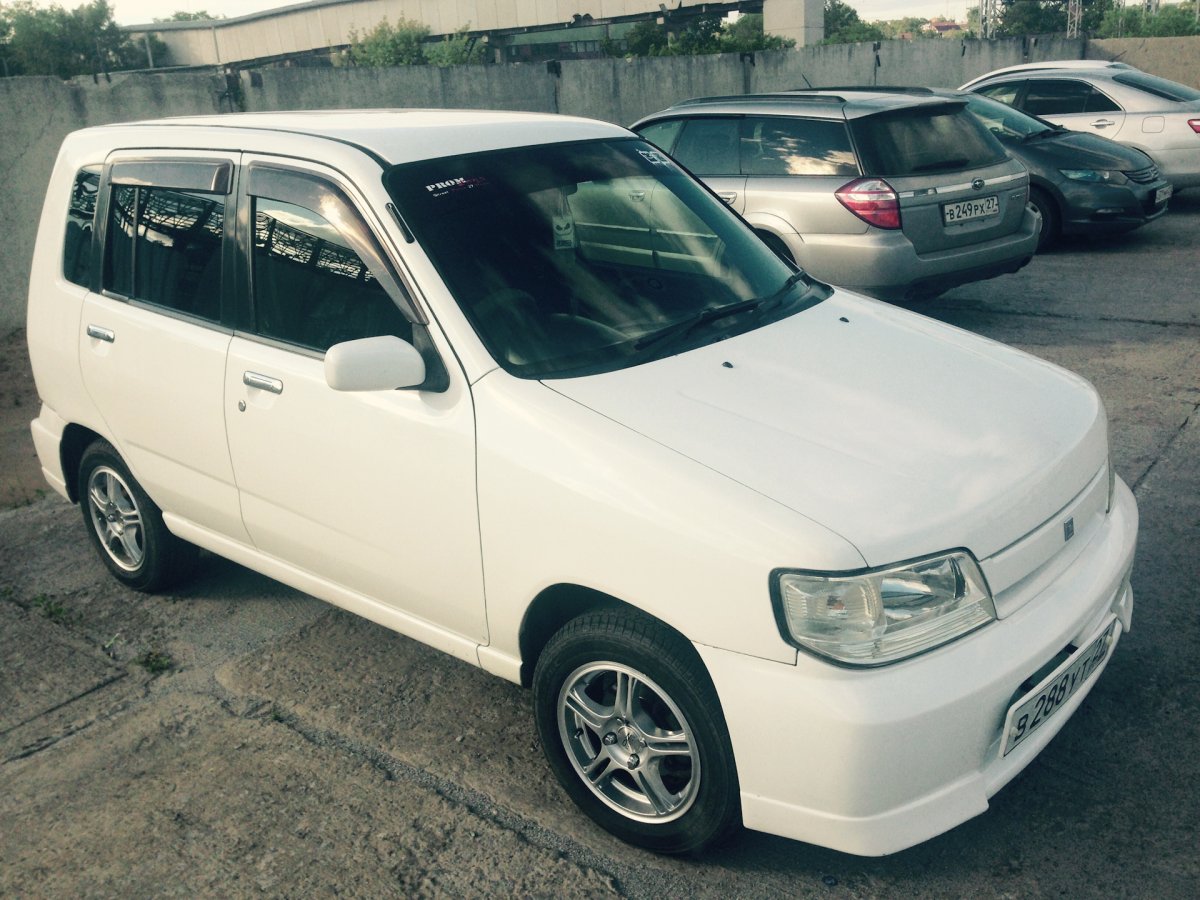 Ниссан куб 2000г