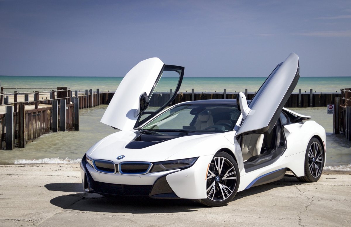 BMW i8 белая