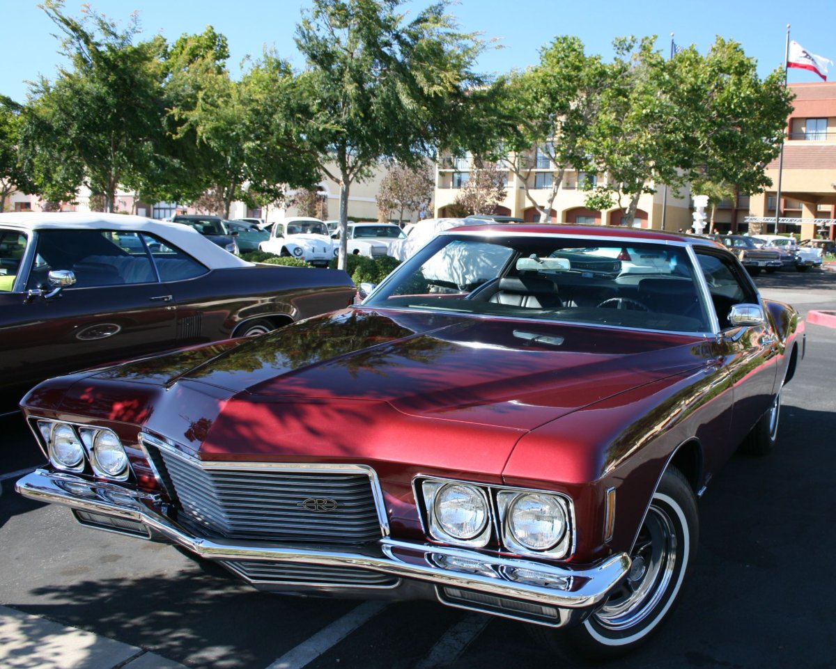 Машина Buick Riviera