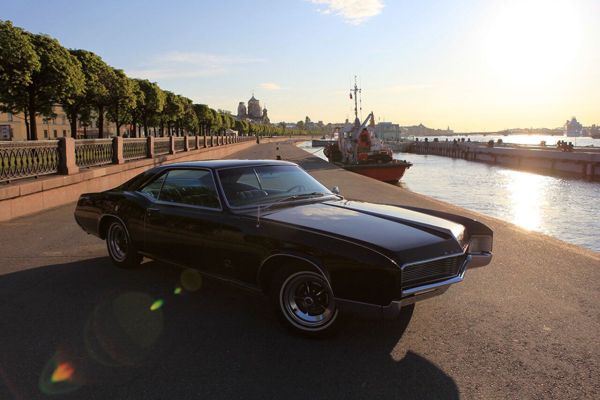 1984 Buick Riviera черный