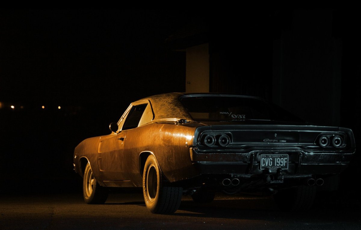 Dodge Charger 1968 ночью