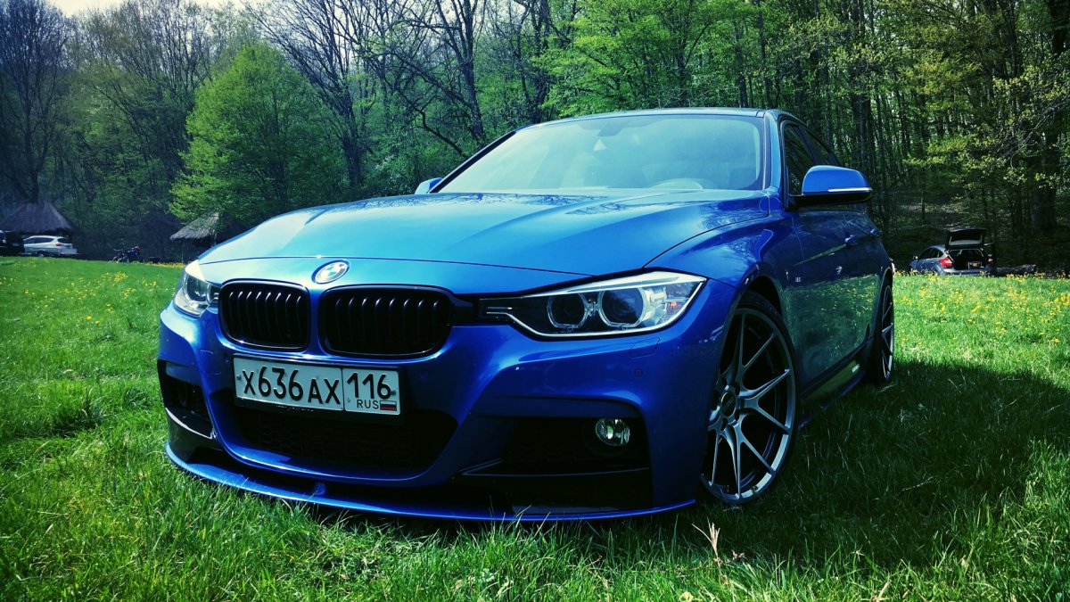 БМВ f30 синяя