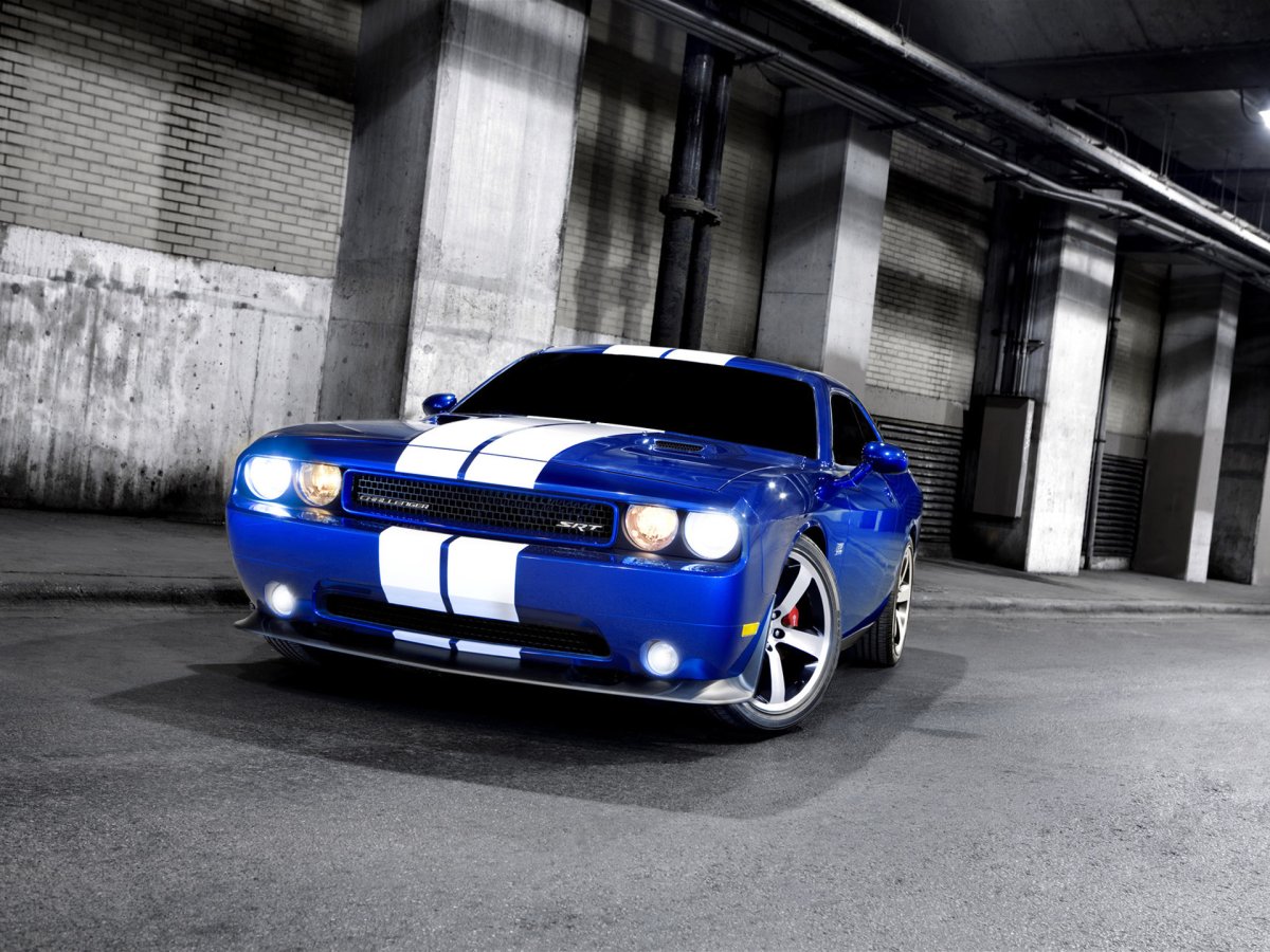 Dodge Challenger srt8 392