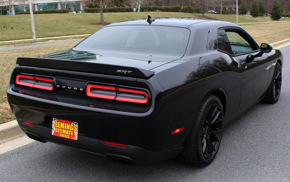 Dodge Challenger srt 2016