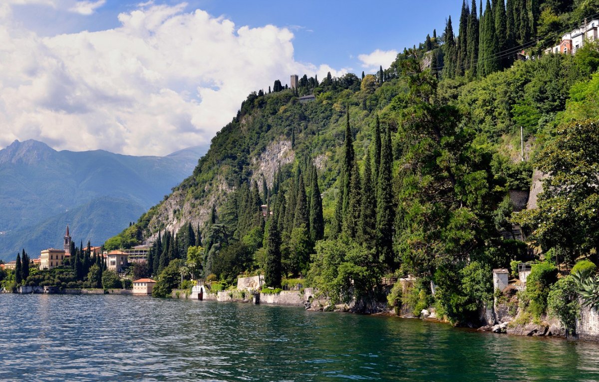 Горы у озера Комо Италия