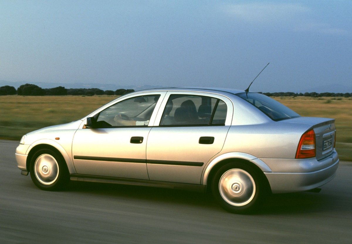 Opel Astra 1.6 2001 sedan