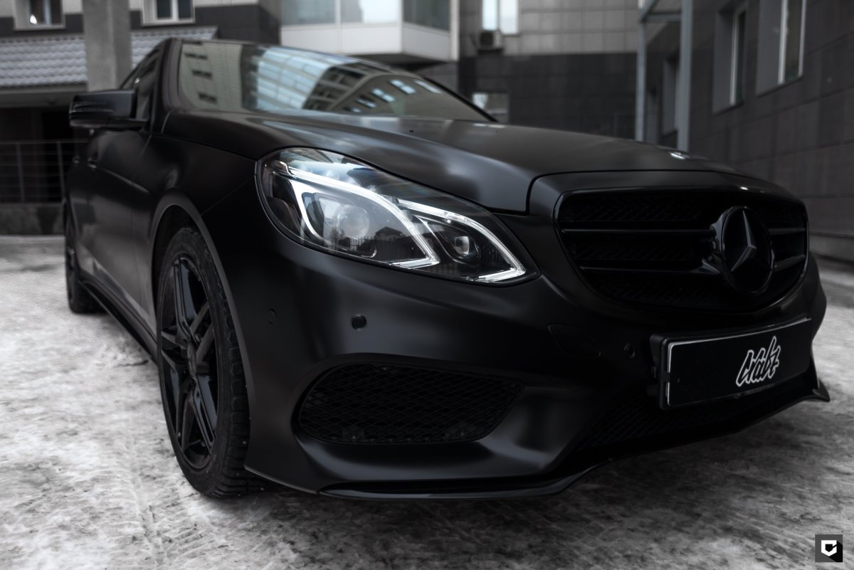 Mercedes w212 e63 черный матовый