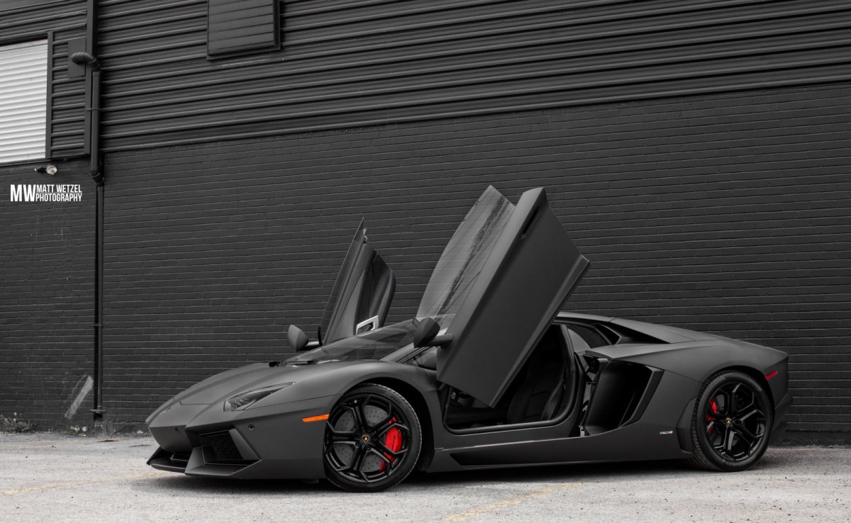 Lamborghini Aventador черный матовый