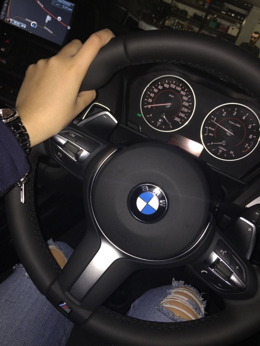 За рулем BMW