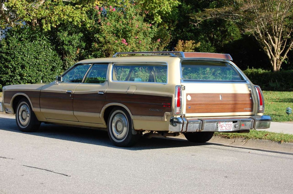 Ford Country Squire 1976