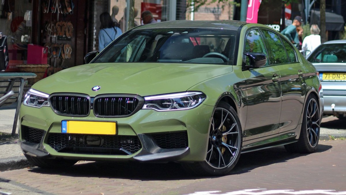 BMW m5 f90 Urban Green