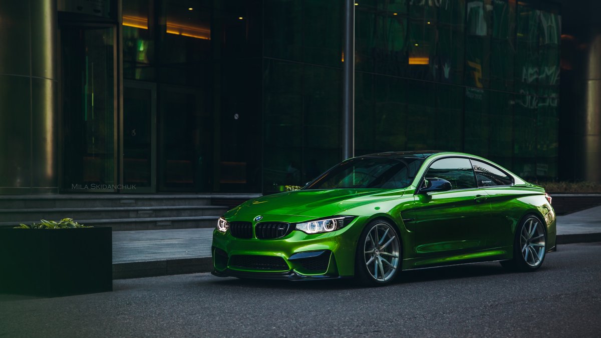 BMW m4 зеленая