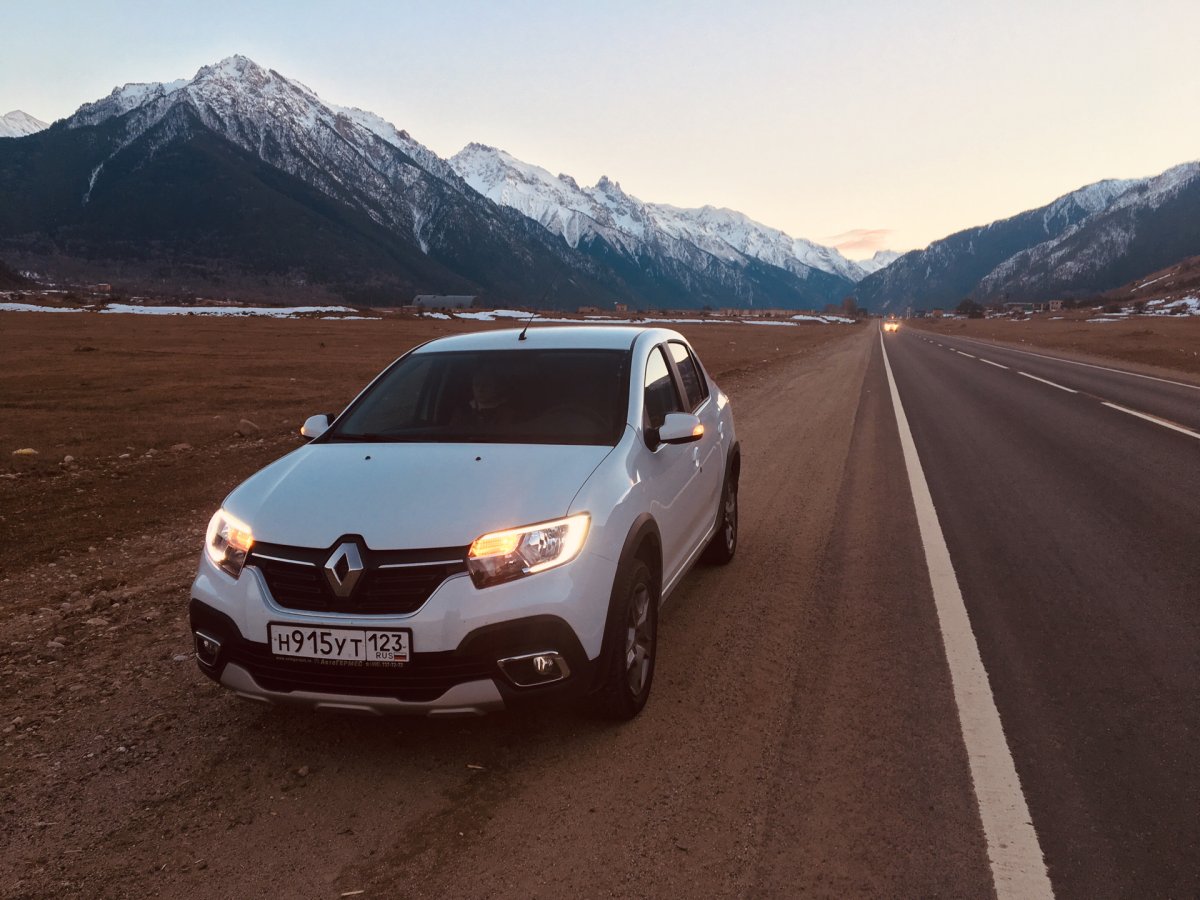 Renault Logan Stepway белый