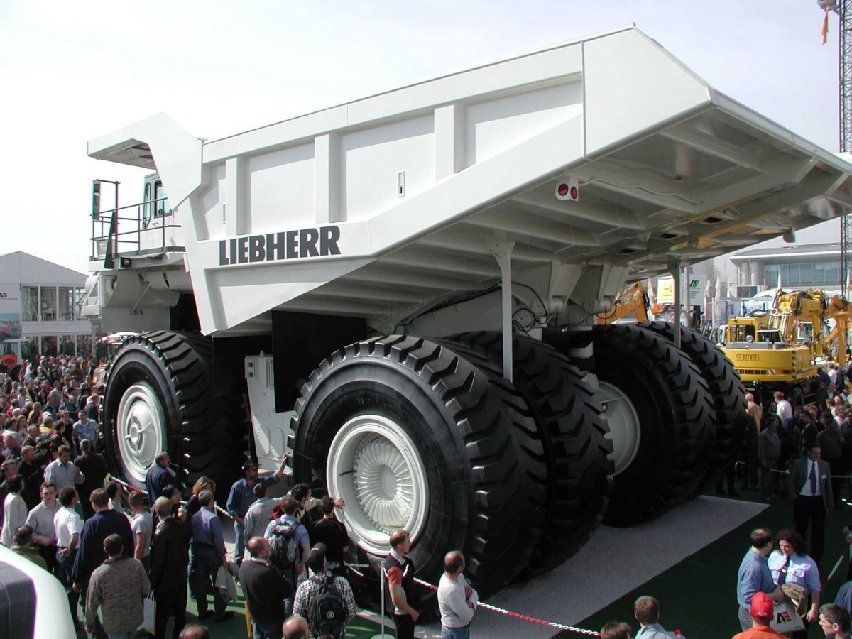 Немецкий самосвал Liebherr t282b