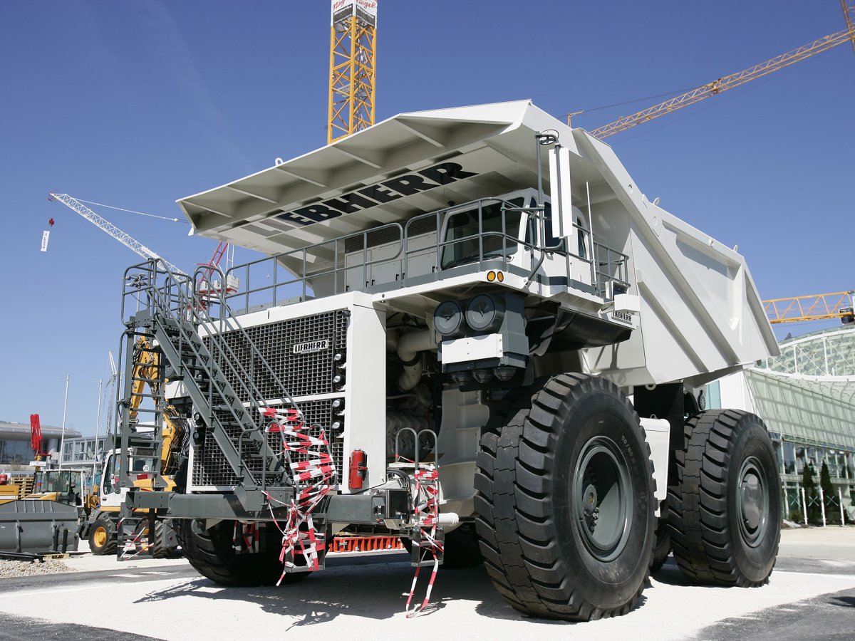 Немецкий самосвал Liebherr t282b
