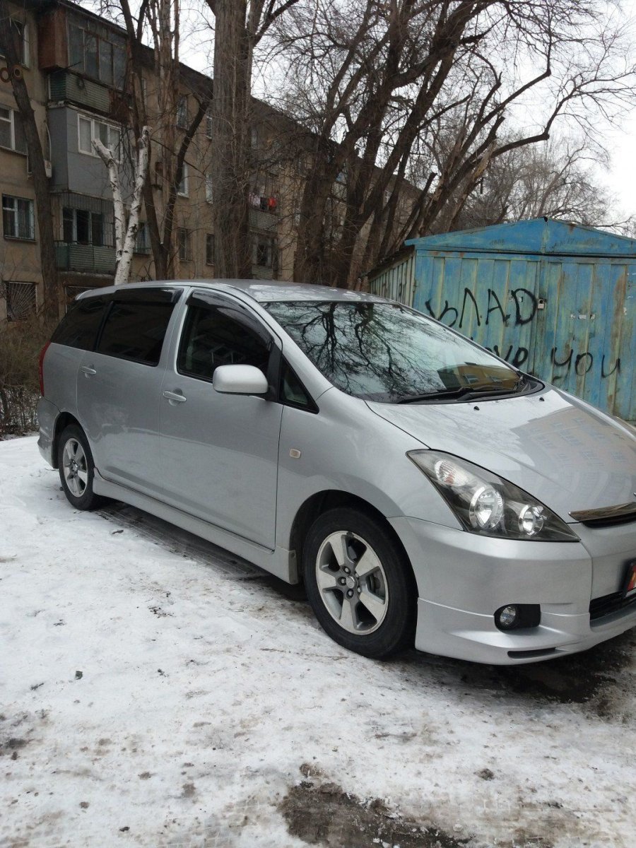 2003 Toyota Wish Minivan