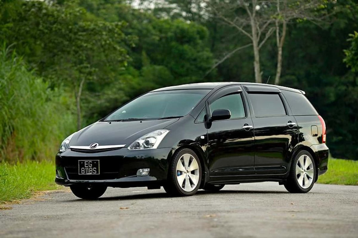 Toyota Wish компактвэны