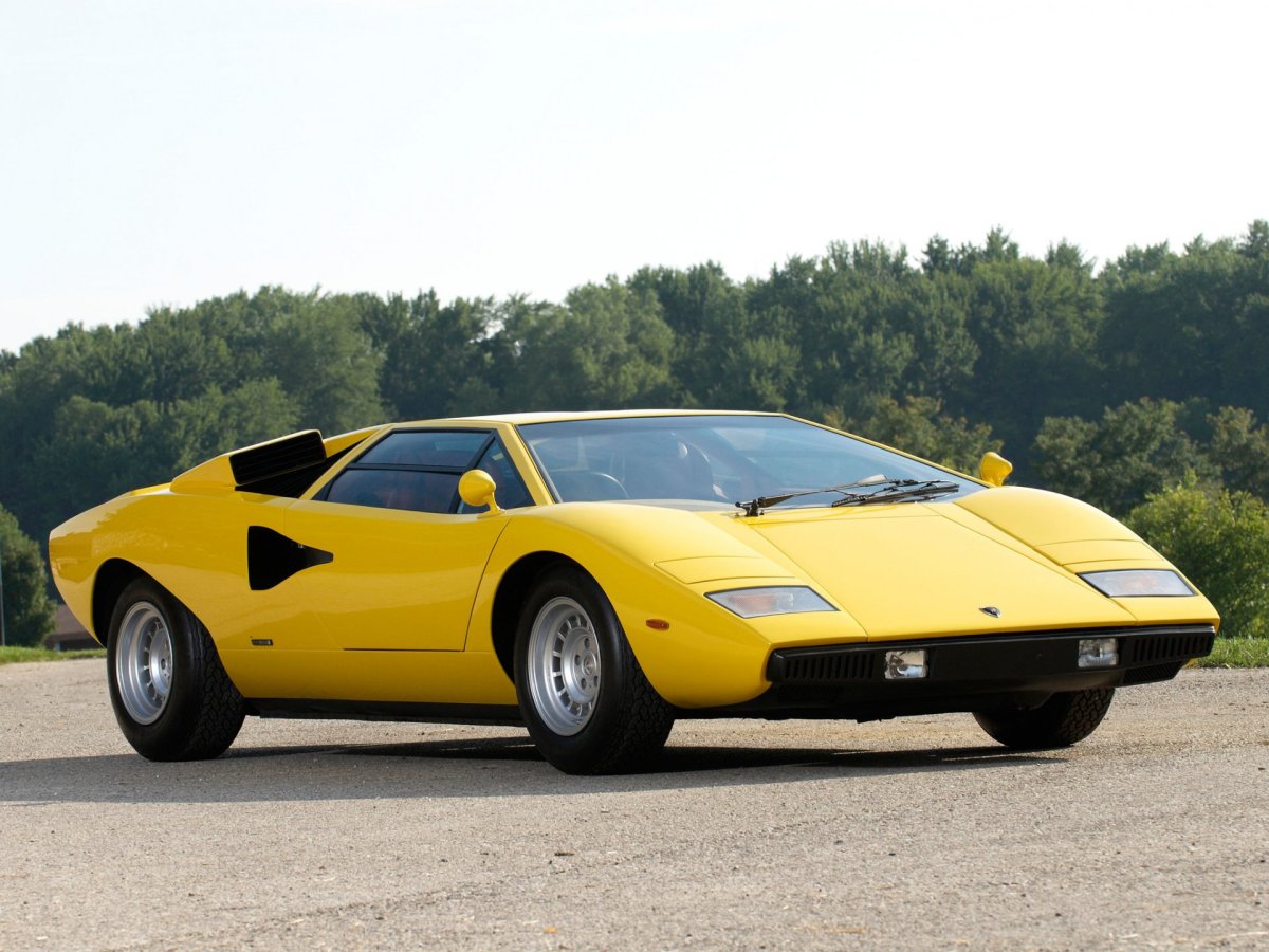 Lamborghini Countach желтый