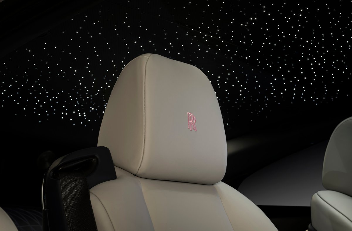 Rolls Royce Wraith звездное небо