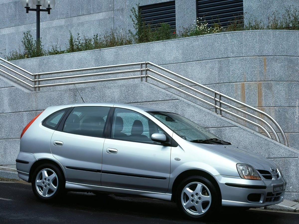 Nissan Almera Tino (v10)