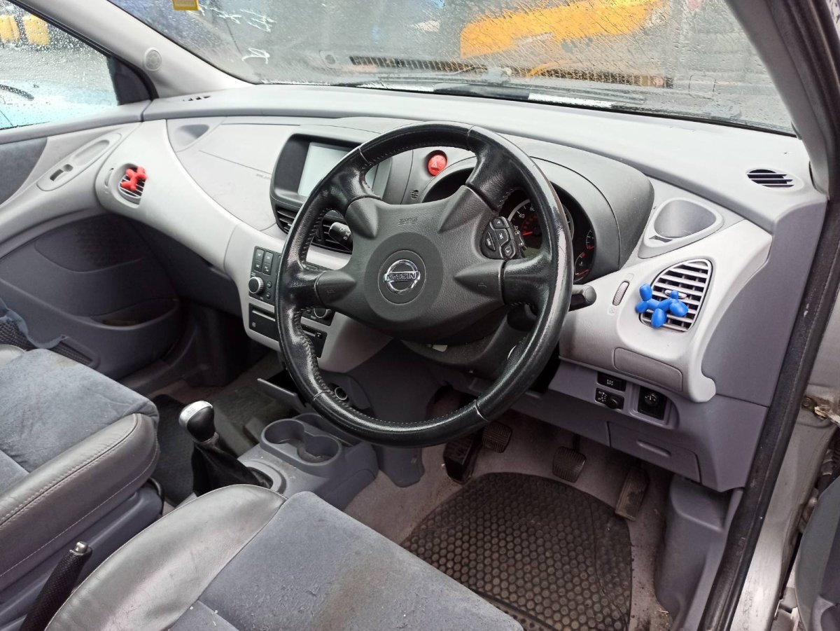 Ниссан Альмера Тино салон