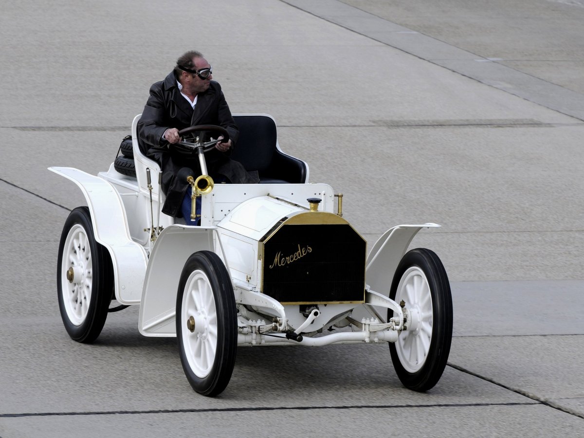Первый автомобиль Мерседес 1902