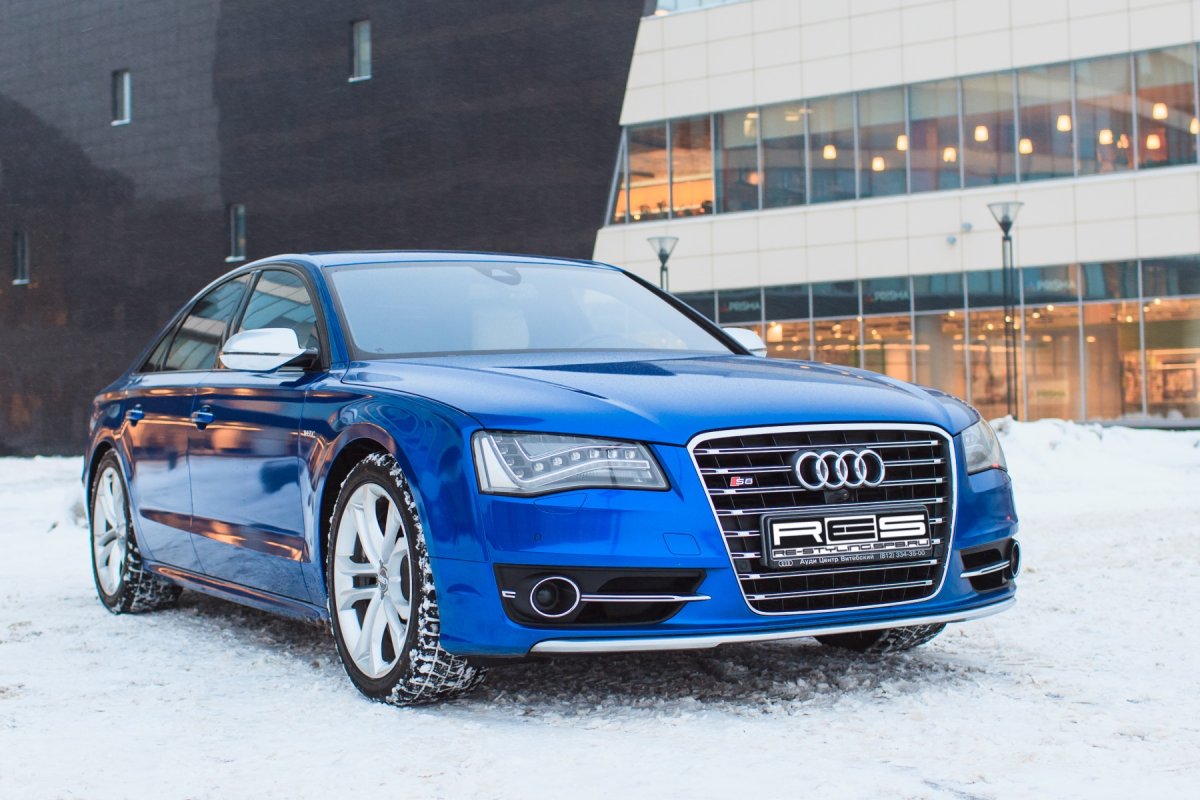 Audi s8 синяя