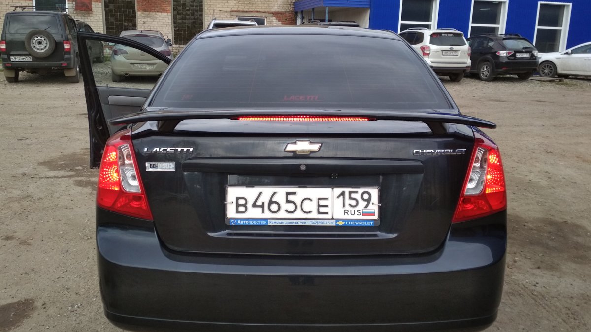 Lacetti Chevrolet седан чёрная сзади спойлер